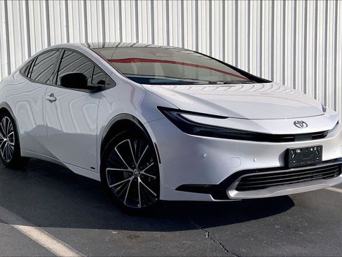 Used 2024 Toyota Prius XLE image 31