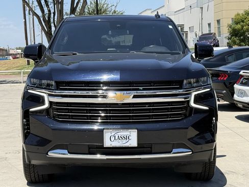 Used 2023 Chevrolet Suburban LT w/ Luxury Package RWD image 7
