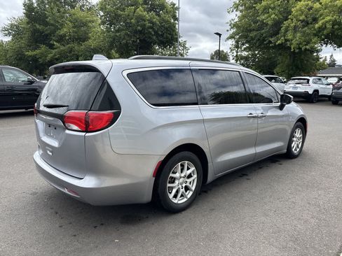 Used 2020 Chrysler Voyager Lxi FWD image 4