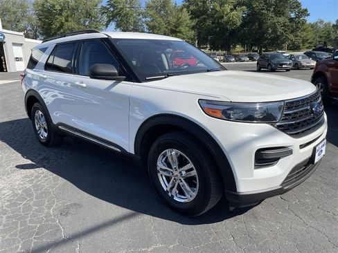 Used 2020 Ford Explorer XLT w/ Comfort Package image 12