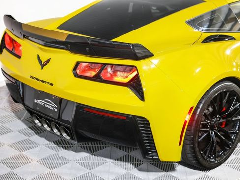 Used 2016 Chevrolet Corvette Z06 w/ 3LZ Preferred Equipment Group RWD image 9