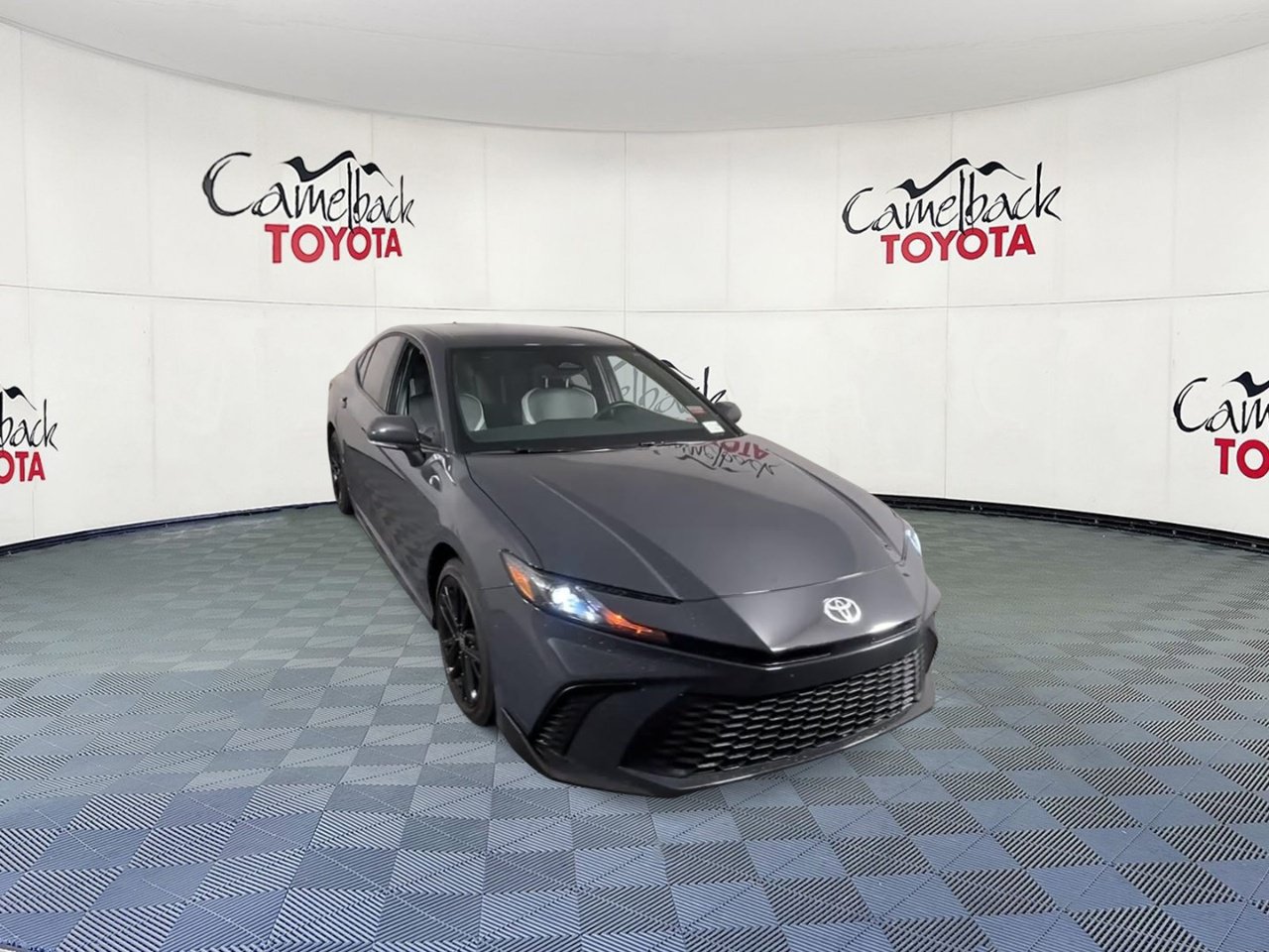 Used 2026 Toyota Camry SE FWD image 4