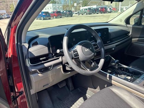 Used 2025 Kia Carnival EX image 55