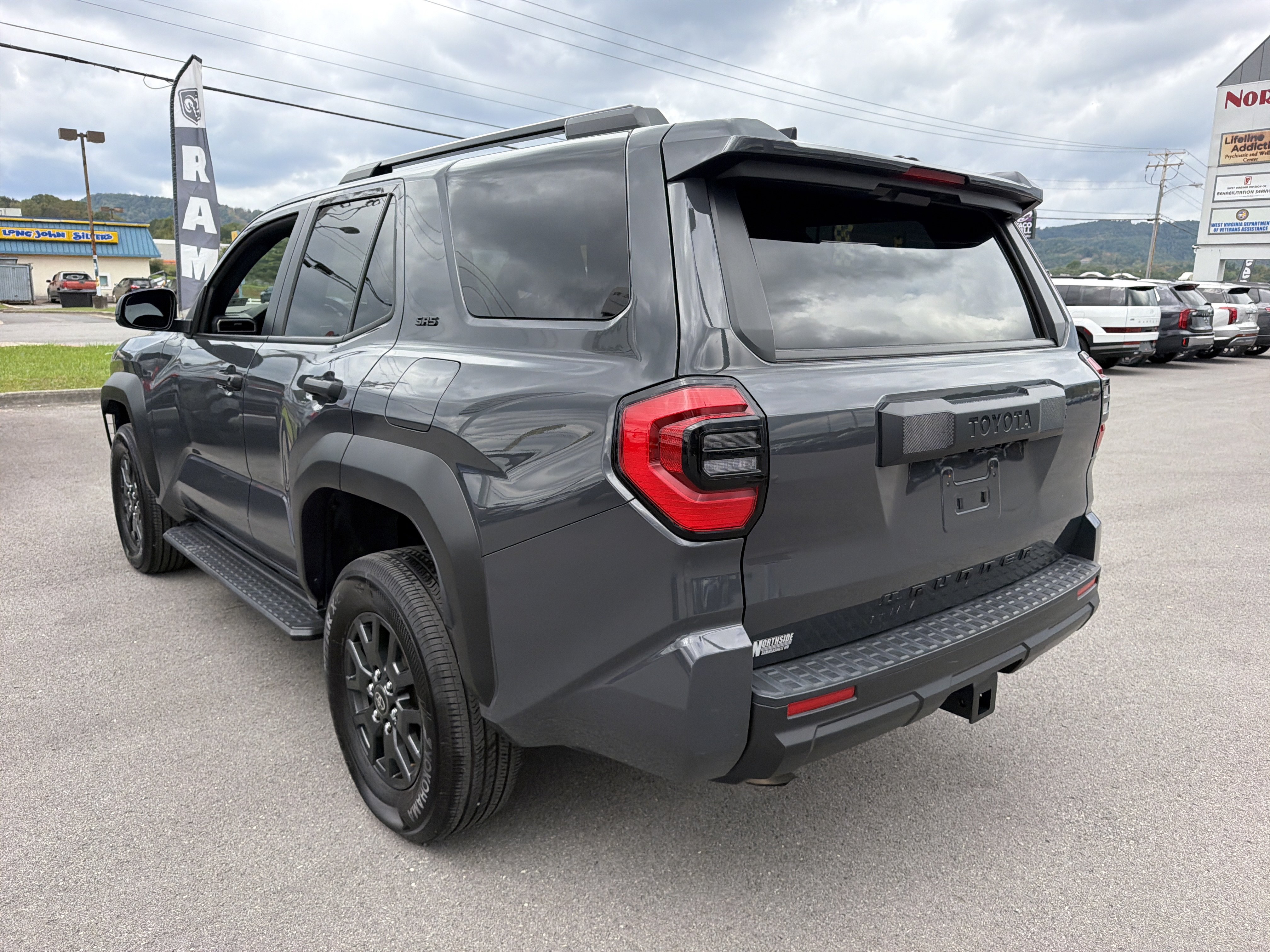 Used 2025 Toyota 4Runner SR5 AWD/4WD image 8
