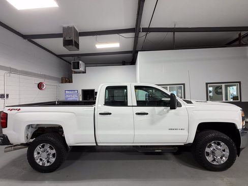 Used 2015 Chevrolet Silverado 2500 W/T AWD/4WD image 4