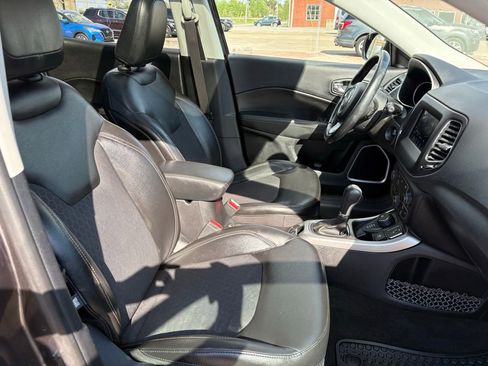 Used 2018 Jeep Compass Latitude w/ Popular Equipment Group AWD/4WD image 17