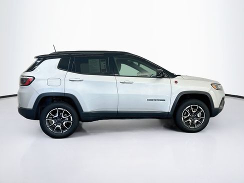 Used 2025 Jeep Compass Trailhawk AWD/4WD image 10