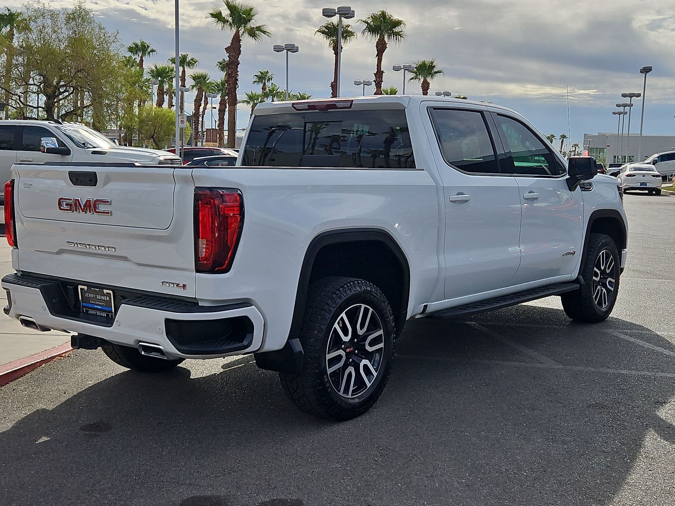 Certified 2025 GMC Sierra 1500 AT4 w/ AT4 Premium Package AWD/4WD image 5