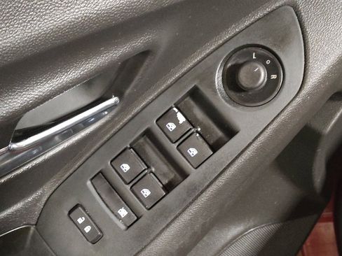 Used 2020 Chevrolet Trax LT w/ LT Convenience Package FWD image 27