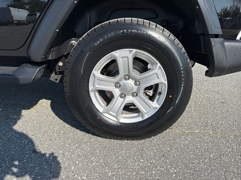 Used 2021 Jeep Wrangler Unlimited Sport image 29