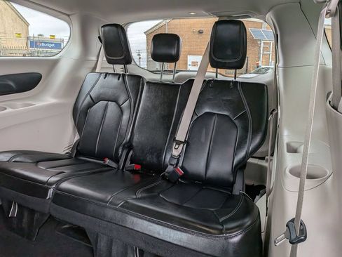 Used 2024 Chrysler Pacifica Touring-L FWD image 26