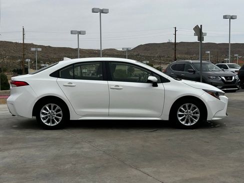 Used 2021 Toyota Corolla LE w/ LE Convenience Package image 8