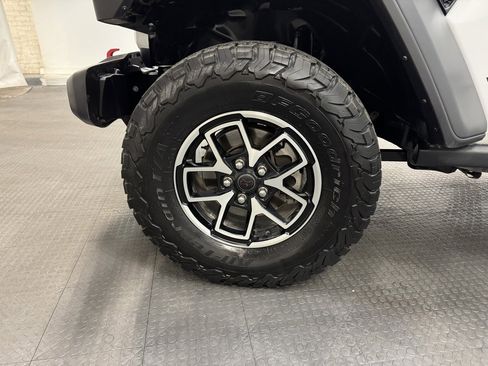 Used 2024 Jeep Wrangler Unlimited Rubicon w/ Convenience Group image 11