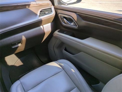 Used 2021 Chevrolet Tahoe Z71 w/ Luxury Package image 17