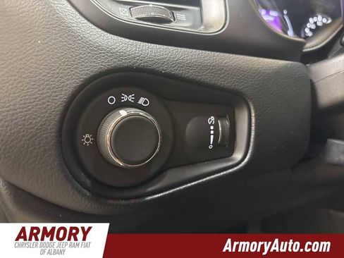 Used 2023 Jeep Renegade Latitude image 10