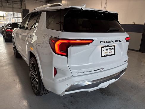 New 2026 GMC Terrain Denali w/ LPO, Floor Liner Package image 32