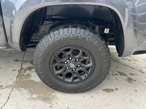 Used 2021 Toyota Tacoma SR5 w/ Technology Package AWD/4WD image 9