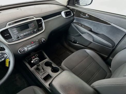 Used 2016 Kia Sorento L image 11