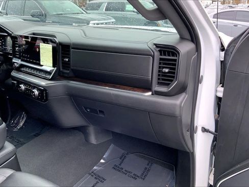 Used 2025 GMC Sierra 1500 SLT image 18