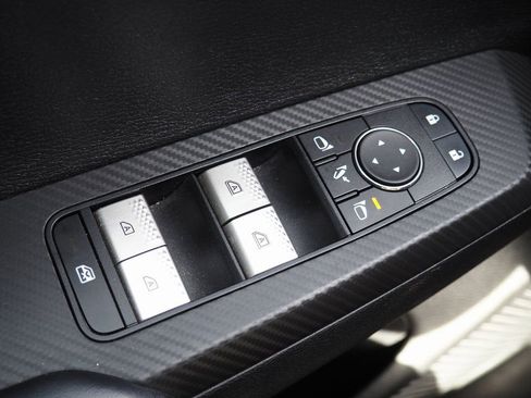 Used 2024 Mitsubishi Outlander 4WD Plug-In Hybrid image 13