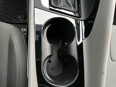 Certified 2025 Hyundai Elantra SEL image 18