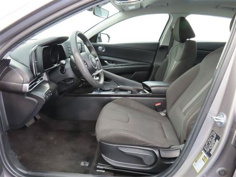 Used 2023 Hyundai Elantra SE FWD image 15