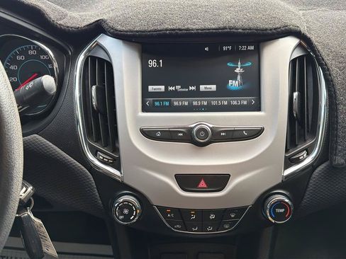 Used 2017 Chevrolet Cruze LS FWD image 21