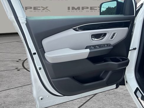 Used 2025 Honda Pilot EX-L image 17