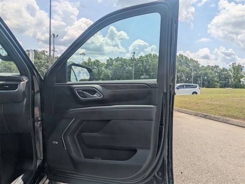 Used 2023 Chevrolet Suburban LT RWD image 38