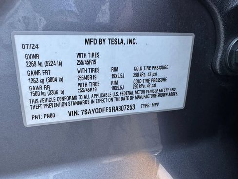 Used 2024 Tesla Model Y Long Range AWD/4WD image 21