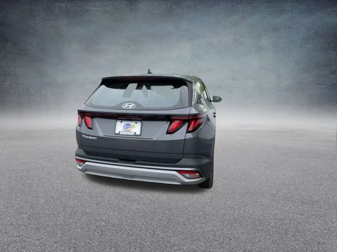 Certified 2025 Hyundai Tucson SE image 21
