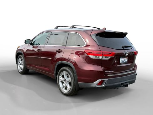 Used 2017 Toyota Highlander Limited image 3