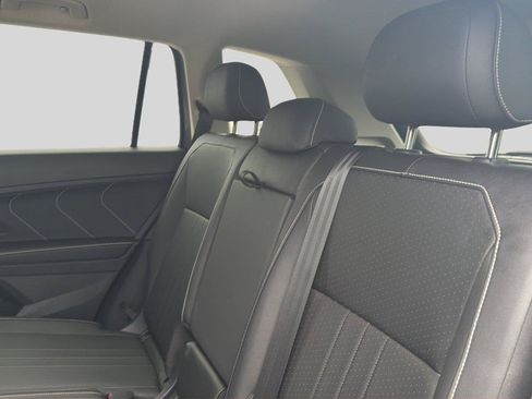 Used 2023 Volkswagen Tiguan SE AWD/4WD image 17