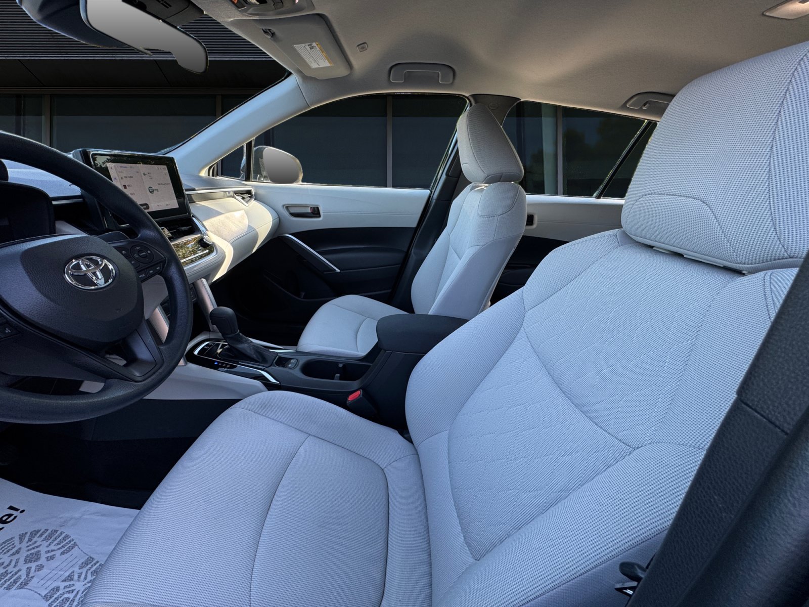 Used 2023 Toyota Corolla Cross L FWD image 2
