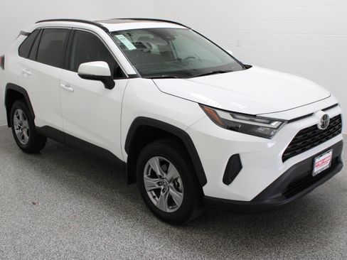 Used 2025 Toyota RAV4 XLE w/ Convenience Package FWD image 4