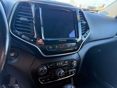 Used 2021 Jeep Cherokee Limited image 12