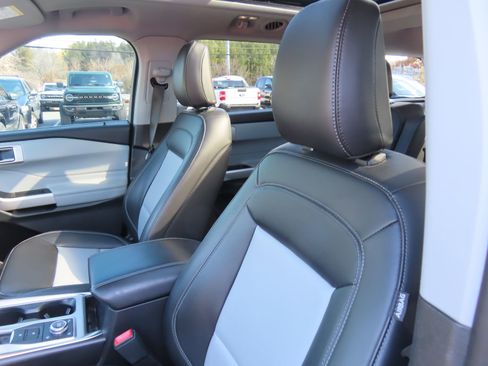 Used 2024 Ford Explorer XLT w/ Equipment Group 202A image 25