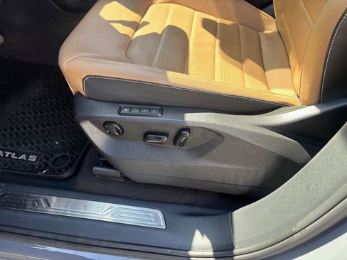 Used 2024 Volkswagen Atlas Cross Sport SEL R-Line image 26