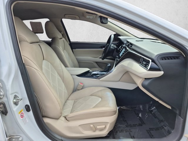 Used 2018 Toyota Camry XLE FWD image 19