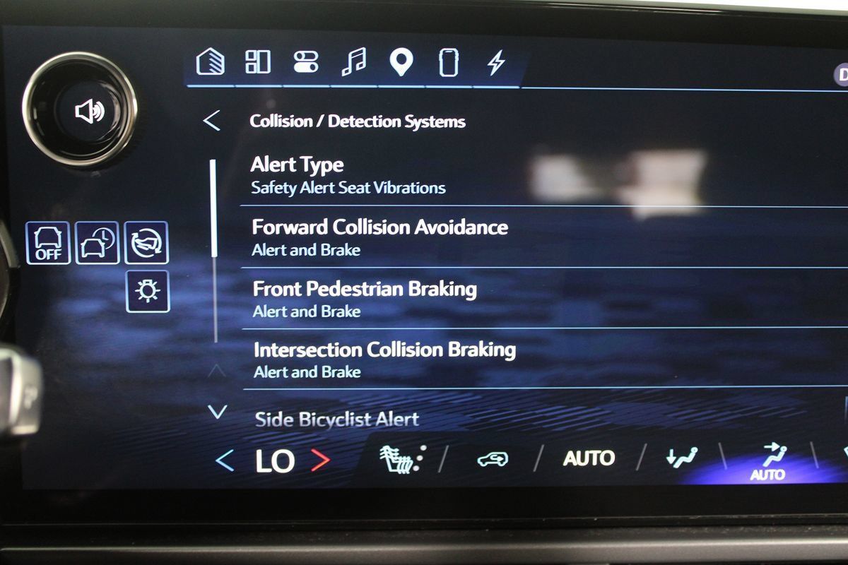 Used 2024 Chevrolet Equinox EV RS FWD image 14