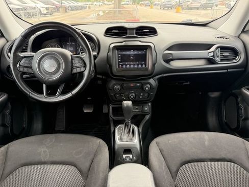 Used 2018 Jeep Renegade Altitude FWD image 25