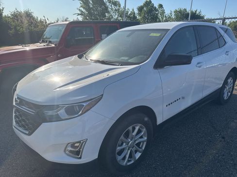Used 2019 Chevrolet Equinox LT w/ LPO, Blackout Package AWD/4WD image 15