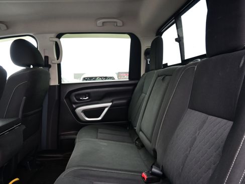 Used 2018 Nissan Titan SV image 15