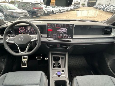 New 2026 Volkswagen Tiguan SE R-Line FWD image 11