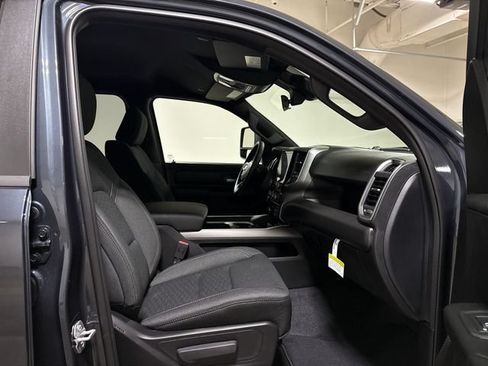 New 2026 RAM 1500 Express AWD/4WD image 21