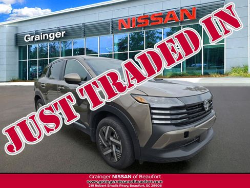 Used 2025 Nissan Kicks SV FWD image 1