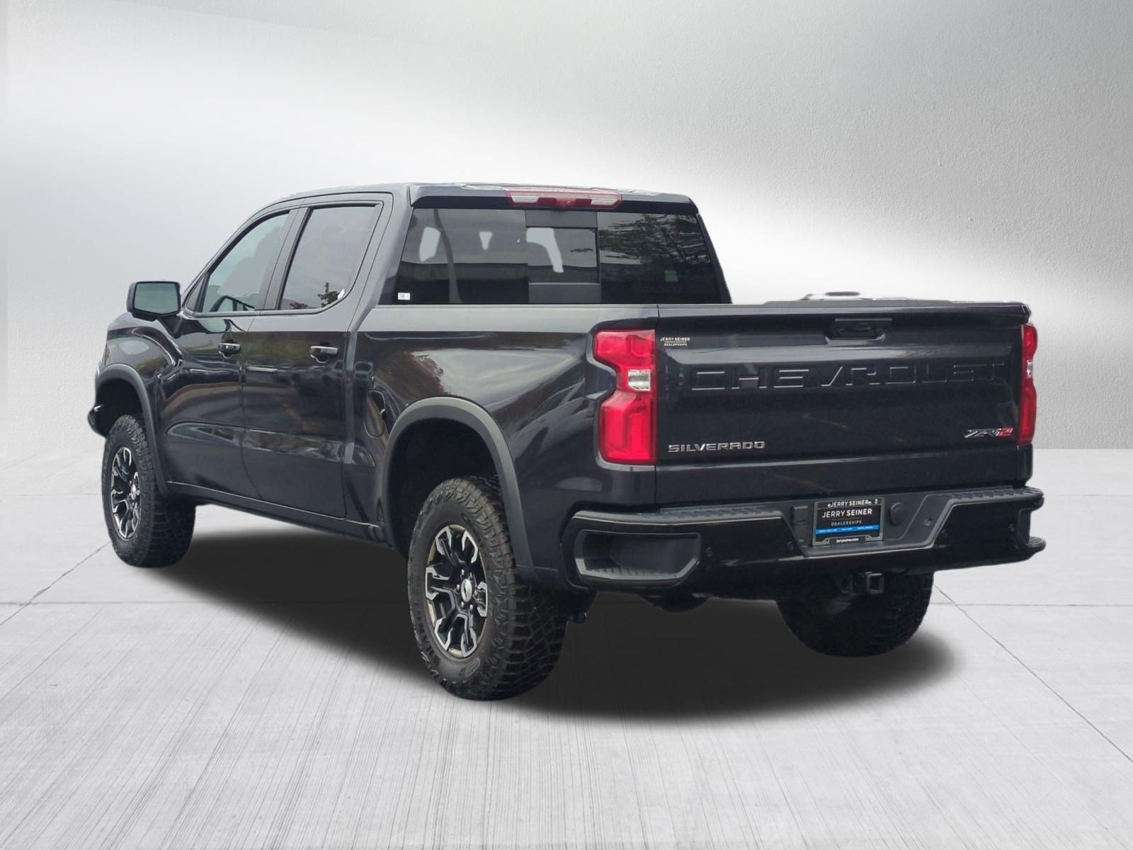 Used 2022 Chevrolet Silverado 1500 ZR2 w/ Technology Package AWD/4WD image 3