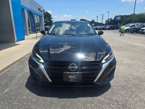 Used 2024 Nissan Altima 2.5 SV w/ SV Premium Package FWD image 8