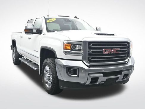 Used 2018 GMC Sierra 2500 SLT w/ Duramax Plus Package AWD/4WD image 3