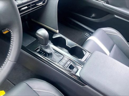 Used 2025 Toyota Camry SE w/ Convenience Package image 16